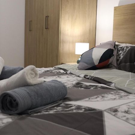 Sc6 - Modern & Spacious 2 Bed セント・ポールズ・ベイ エクステリア 写真